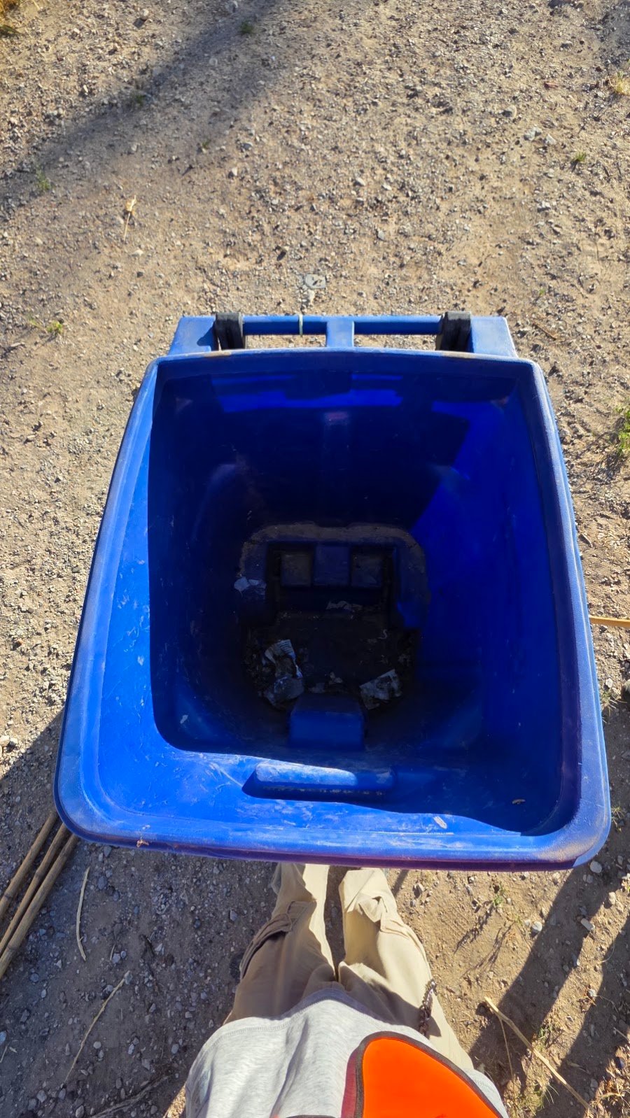 Limpieza de botes de basura — Ocotillo Home & Business Services